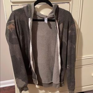 Comfy camo Zipup